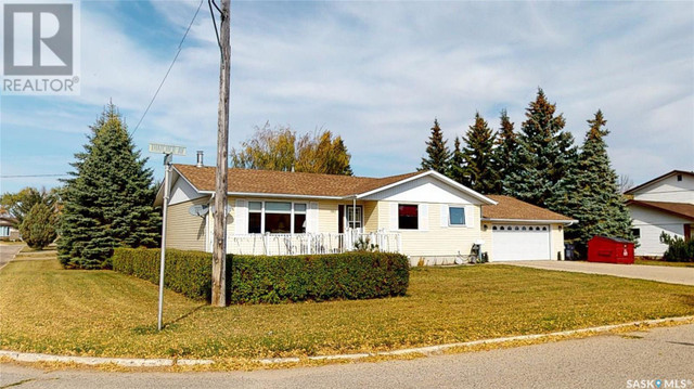 101 Thatcher AVENUE Wawota, Saskatchewan in Houses for Sale in Regina - Image 2
