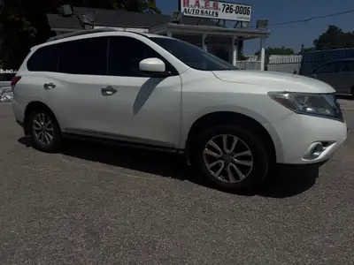 Discover the 2013 Nissan Pathfinder the perfect family SUV with low kilometers. Enjoy premium featur...