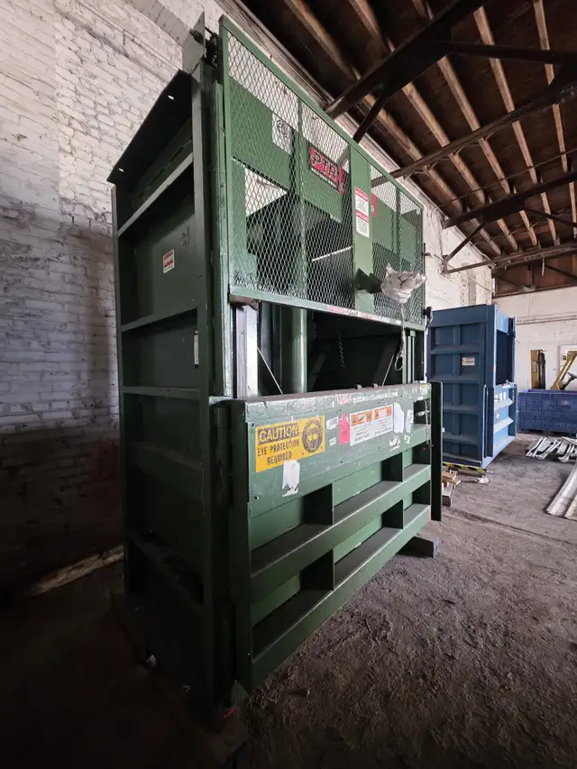 2012 PTR 7200HD Heavy Duty Vertical Baler - Cardboard, Plastics in Other Business & Industrial in Cambridge - Image 2