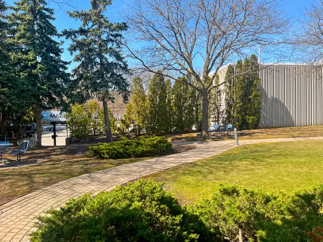 Office space for rent for 5 persons in Glen Abbey in Commercial & Office Space for Rent in Oakville / Halton Region - Image 18