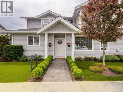 NO STEP / ONE LEVEL LIVING WITH PRIMARY BEDROOM ON THE MAIN! Centrally located at Ocean Park Place,...