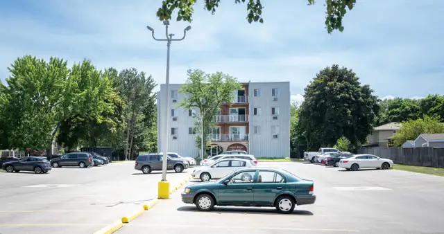 High Park Place Apartments - 2 Bedroom 1 Bathroom Apartment for  in Long Term Rentals in Sarnia - Image 3