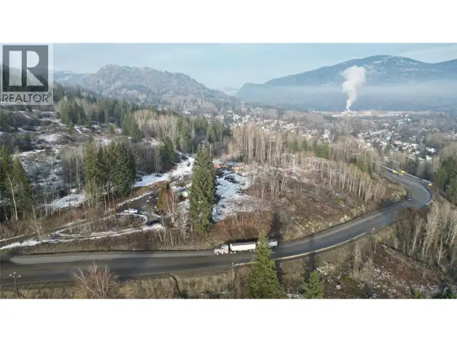 1381 3B Highway Warfield, British Columbia in Houses for Sale in Nelson - Image 5