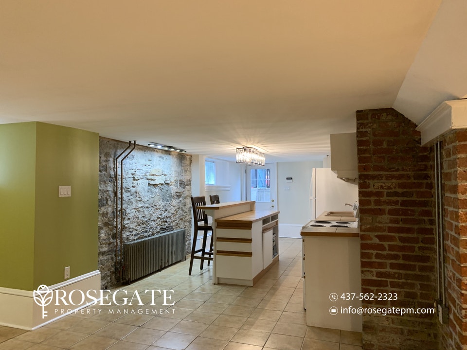 Pet-Friendly 1-Bedroom + Den Multiplex in Hamilton 3