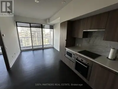 Prime downtown location. 3 Minutes walk to lake front. Loblaw, LCBO, Joe Fresh on Site. Walking dist...