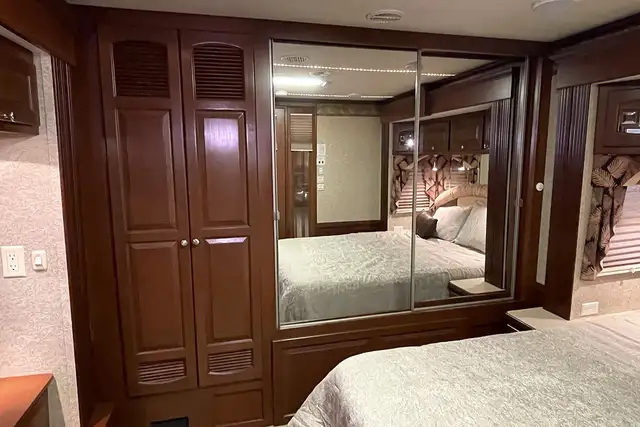 2007 Newmar Dutch Star 4023 – Pre-Owned Class A Motorhome.  in RVs & Motorhomes in Red Deer - Image 40