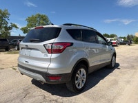 | Apple CarPlay & Android Auto | Heated Front Seats | Rear Parking Sensors | Exterior Parking Camera... (image 4)