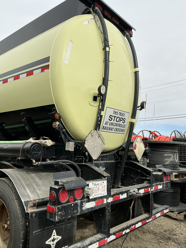 2014 ADVANCE 32,000L Quad/A Tanker Trailer in Heavy Equipment in St. Albert - Image 6