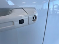 ===== Key Features ===== * 60,195 km * Sport Trim * 4WD (Four-Wheel Drive) * 5.7L HEMI V8 Engine * S... (image 8)