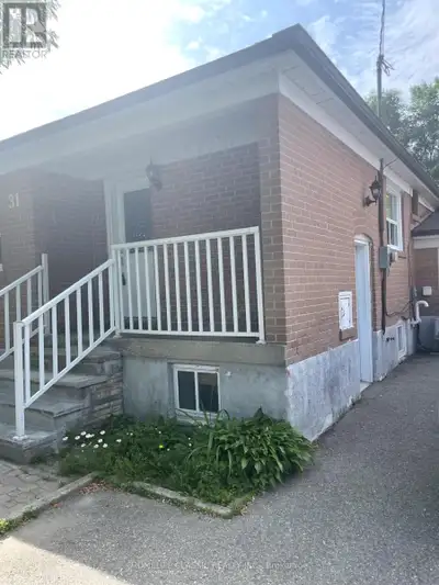 LOWER - 31 MADAWASKA AVENUE Toronto (Newtonbrook East), Ontario
