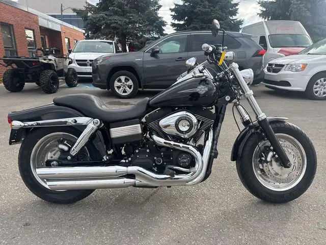 2012 Harley-Davidson Fat Bob ~ FAT BOB ~ 103CI ~ LOW KMS ~ CLEAN in Street, Cruisers & Choppers in City of Toronto - Image 2