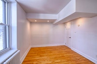 Akelius one bedroom apartment for rent. Located near Ave Van Horne in the Cote-des-Neiges neighborho... (image 7)