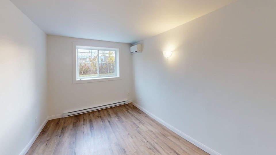 DECEMBER 1ST- 2 BEDROOM- DOWNTOWN- PARKING- STORAGE 5