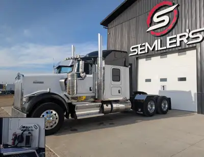 1 Owner 2019 Kenworth W900B With Cool Pack Wet Kit KMS: 481,143 HRS: 18,336 Over $39,000 just spend...