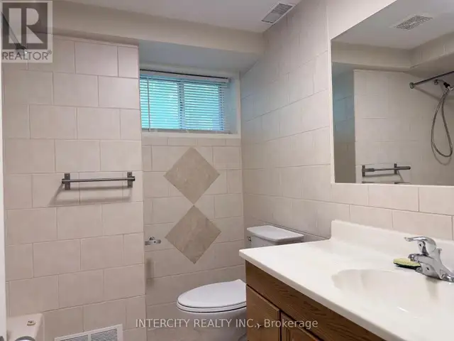 36 STRATHBURN BOULEVARD Toronto (Humberlea-Pelmo Park), Ontario in Long Term Rentals in City of Toronto - Image 16