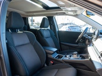 CLEAN CARFAX, 7 PASSENGER LUXURY AWD SUV Experience versatility, confidence, and modern design in th... (image 6)