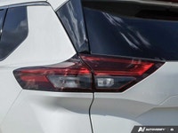 AWD, 10 Speakers, Apple CarPlay/Android Auto, Auto-dimming Rear-View mirror, Emergency communication... (image 7)