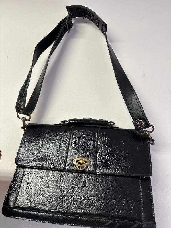 Vintage Leather black purse 90s handbag in Women's - Bags & Wallets in Thunder Bay - Image 4