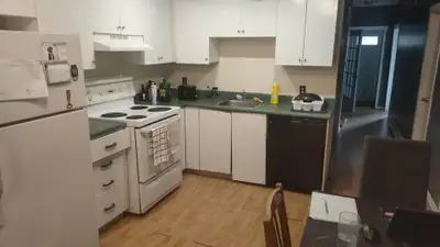 *5571 St-Dominique* $2065 Ce 5 1/2 de trois chambres au Rez-De-Chaussée parfaitement situé au coeur...