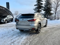The RX 350 is defined by its "floating roofline" design and the signature Lexus spindle grille. With... (image 2)