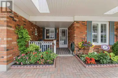 Located in the sought-after Heritage Village community, this condo bungaloft offers an attached gara...