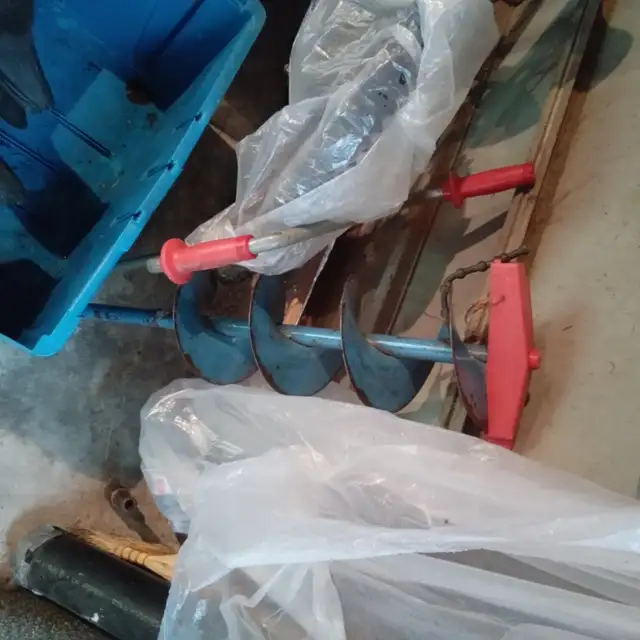 Used Ice Auger in Fishing, Camping & Outdoors in Owen Sound - Image 2