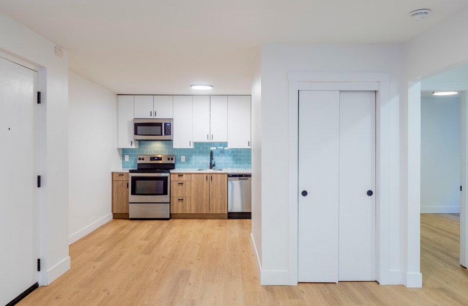 MULTIPLE 2 BEDROOM UNITS 626 LeBlanc Ct West W/INTERNET INCLUDED 2