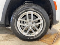 SPECIAL OFFER Only 28 Miles! This Jeep Grand Cherokee L boasts a Regular Unleaded V-6 3.6 L/220 engi... (image 9)