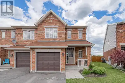 Welcome to 228 Eye Bright Crescent, a spacious end-unit townhome ideally located in sought-after Riv...