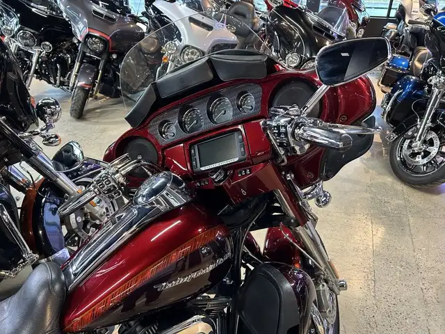 2014 Harley-Davidson CVO Electra Glide Ultra Limited in Street, Cruisers & Choppers in Markham / York Region - Image 4