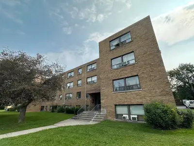 Bachelor Apartment for Rent - 1607 Victoria Park Avenue