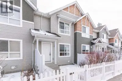 Welcome to this beautifully maintained 2-bedroom, 2.5-bathroom townhome with a loft in Tuscan- one o...