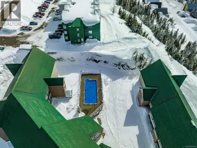Experience four-season mountain living in this bright and spacious 3 bed, 2 bath top-floor suite ove...