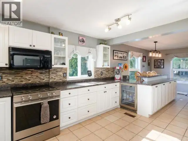 2001 CENTENNIAL STREET Whitehorse, Yukon in Houses for Sale in Whitehorse - Image 14