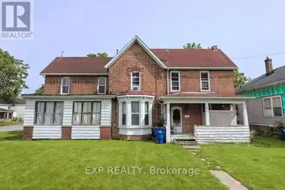 Prime Corner Fourplex | High Upside | Motivated Seller Located at the high-visibility corner of Lorn...