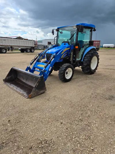 2014 FNH Boomer 3050, MFWD, 3PH, CVT Trans, 250TL Loader, 2488 Hours, Cruise, A/C, Radio, 72" Bucket...