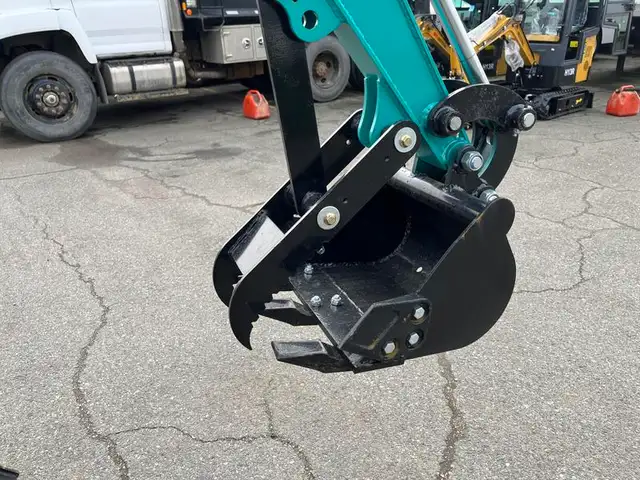 2024 agt Industrial Green QH13R Mini Excavator 420CC Gas Engine  in Heavy Equipment in Richmond - Image 21