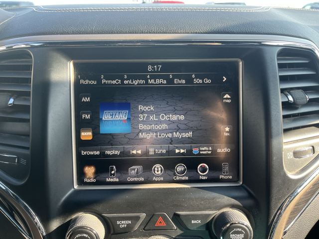 2014 Jeep Grand Cherokee OVERLAND - Navigation in Cars & Trucks in Lethbridge - Image 13