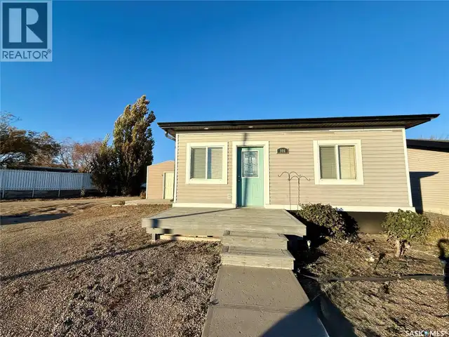 106 7th STREET W Kindersley, Saskatchewan in Houses for Sale in Saskatoon - Image 3