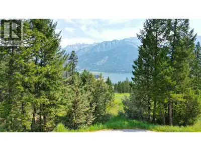 Visit REALTOR website for additional information. Located in Bella Vista Estates, Fairmont, BC, this...