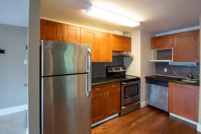 Comfortable 4-Bedroom Student Apartment at 24 Elm Street Available May 1, 2026! Find your ideal stud...