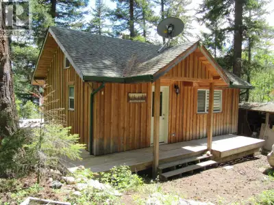 Cute and charming lakefront cottage on beautiful Canim Lake. The well maintained 1 bedroom, 1 bath c...