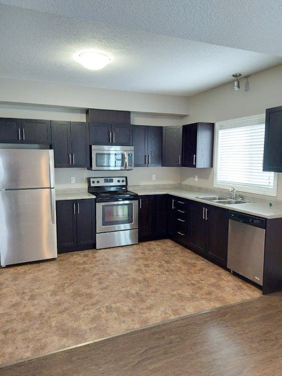 Luxury 3 Bedroom Executive Suite Apartment in Midland ON 2