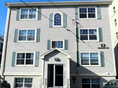MODERN APARTMENT LIVING IN FAIRVIEW- ONE BEDROOM APARTMENT Quiet and well-maintained three-storey bu...