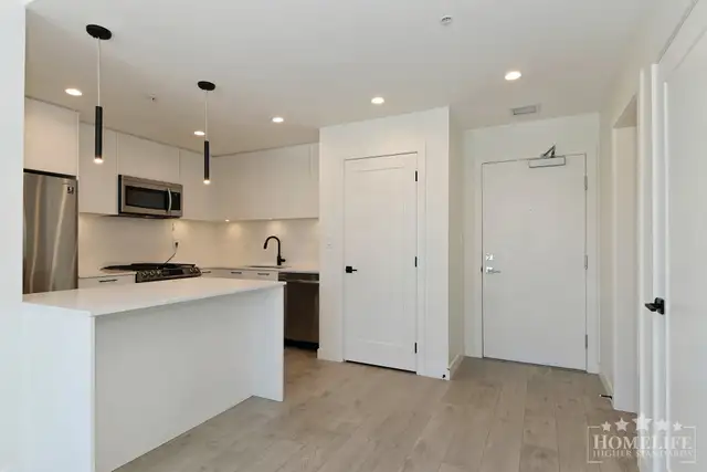 Modern & Bright 1-Bed Condo for Rent in Heart of Latimer Village in Long Term Rentals in Abbotsford - Image 7