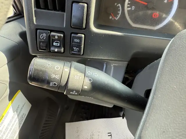 2019 Isuzu NRR 20 Foot Cube Van in Heavy Trucks in Delta/Surrey/Langley - Image 30