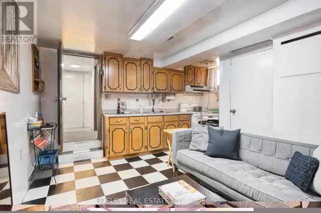 38 HALTON STREET Toronto (Trinity-Bellwoods), Ontario in Houses for Sale in City of Toronto - Image 33