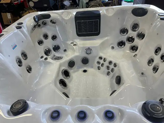 Beautiful extremely well built hot tub 7' and 8' models in Stock in Hot Tubs & Pools in St. Catharines