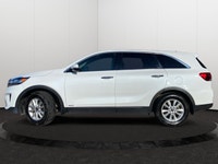 This Kia Sorento has a dependable Regular Unleaded I-4 2.4 L/144 engine powering this Automatic tran... (image 1)
