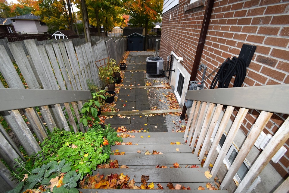 Charming 1 Bed + Den, East Barrie 3